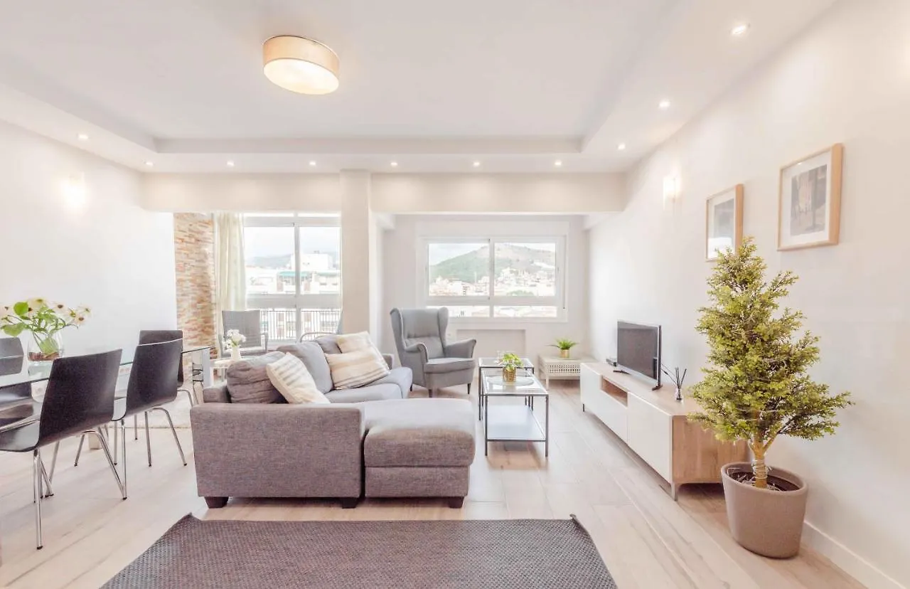 Spacious Apartment With A View - Historic Center By Rems مالقة